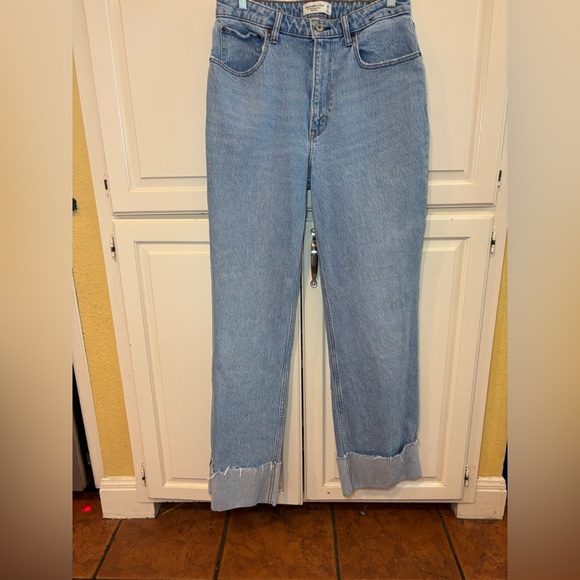 Abercrombie & Fitch Light Wash Denim Jeans - Picture 3 of 11